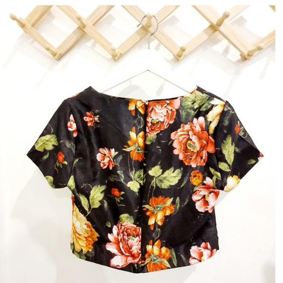 Events Flower Crop Top - Picture 2 of 4
